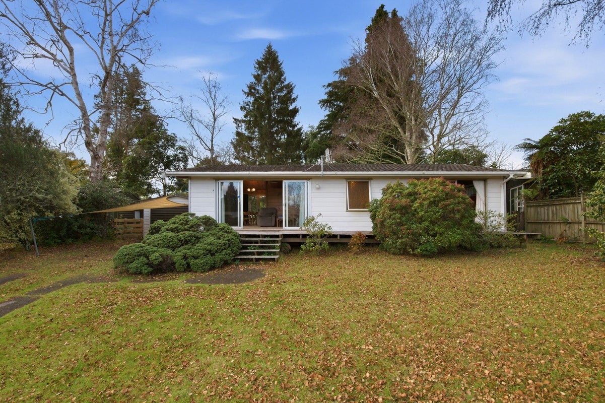 4 Irwin Place, Kinloch, Taupō - Carousel 1
