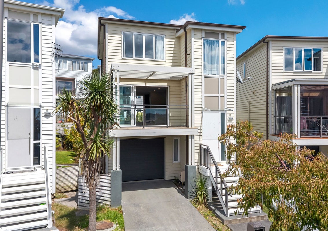 6 Panakenake Way, Flat Bush, Auckland - Carousel 1