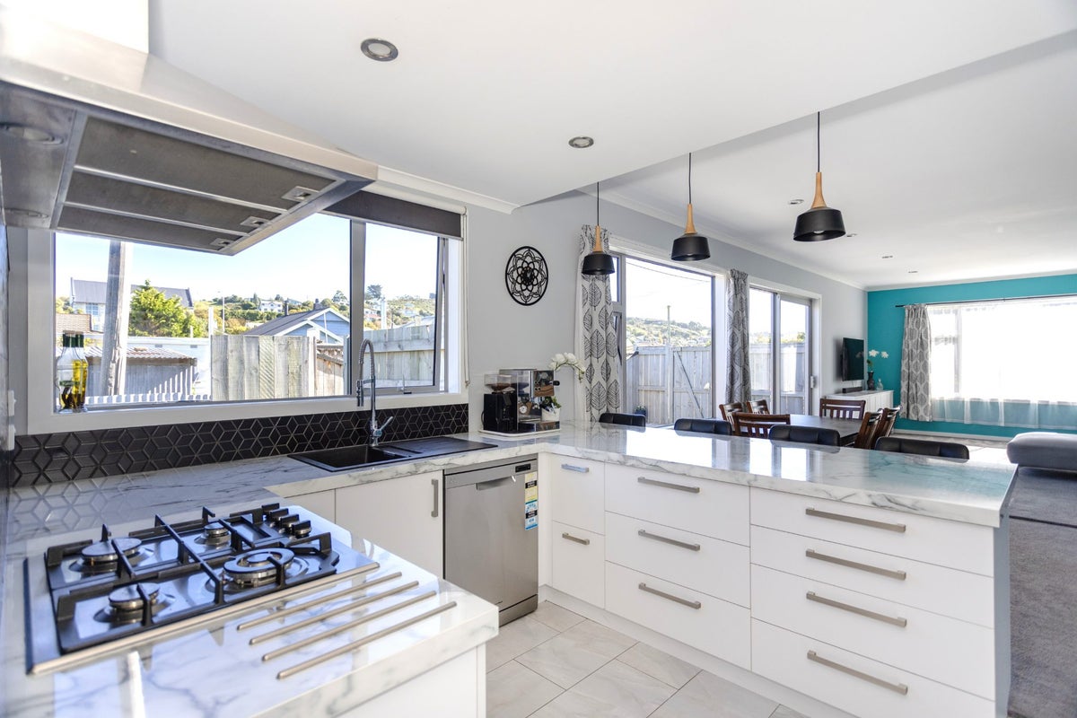 27 Ouse Street, Oamaru - Carousel 1