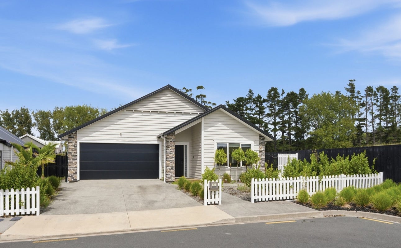 17 Smithson Street, Wainui, Wainui - Carousel 2