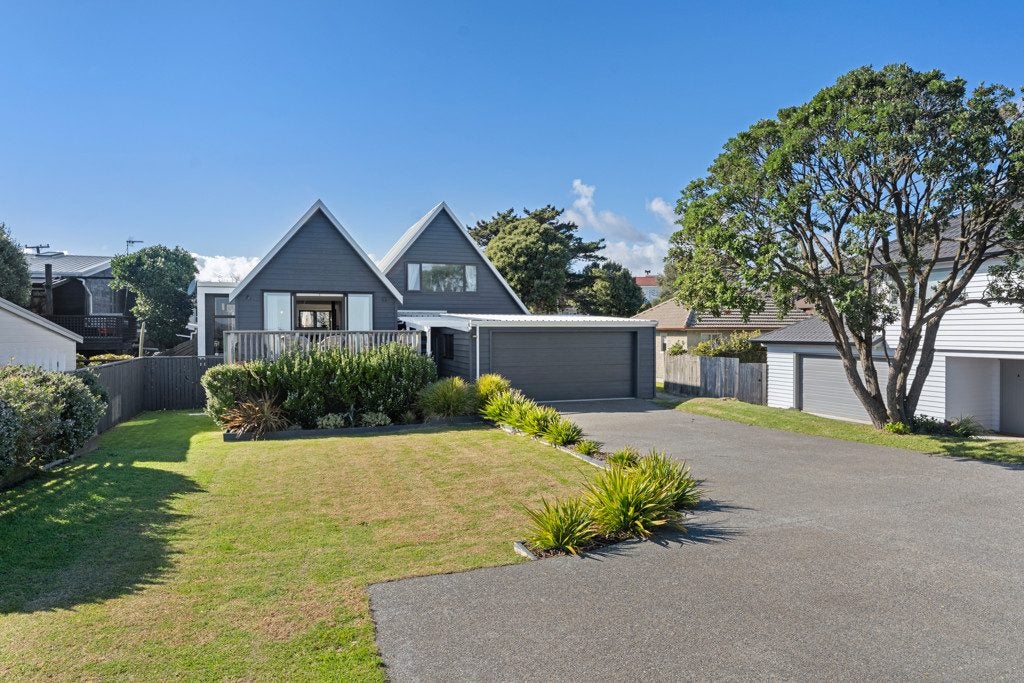 97 Marine Parade, Paraparaumu Beach, Paraparaumu - Carousel 1