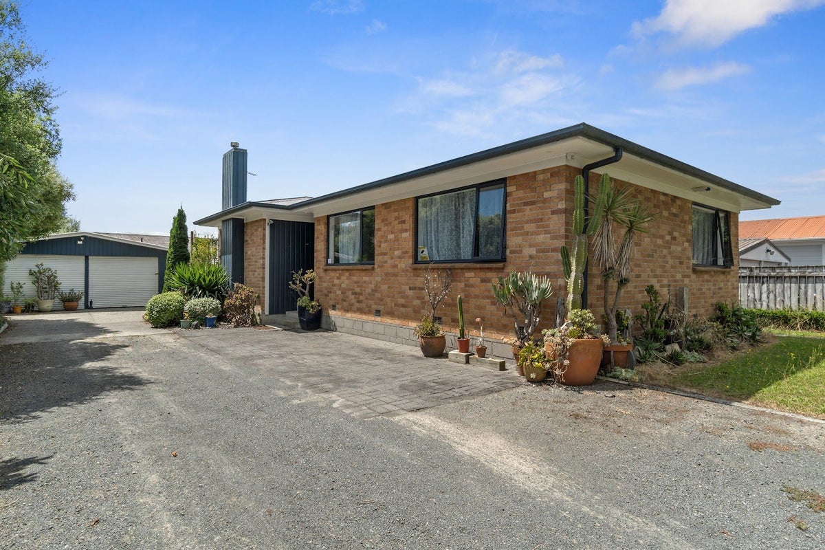 84 Saxbys Road, Deanwell, Hamilton - Carousel 1