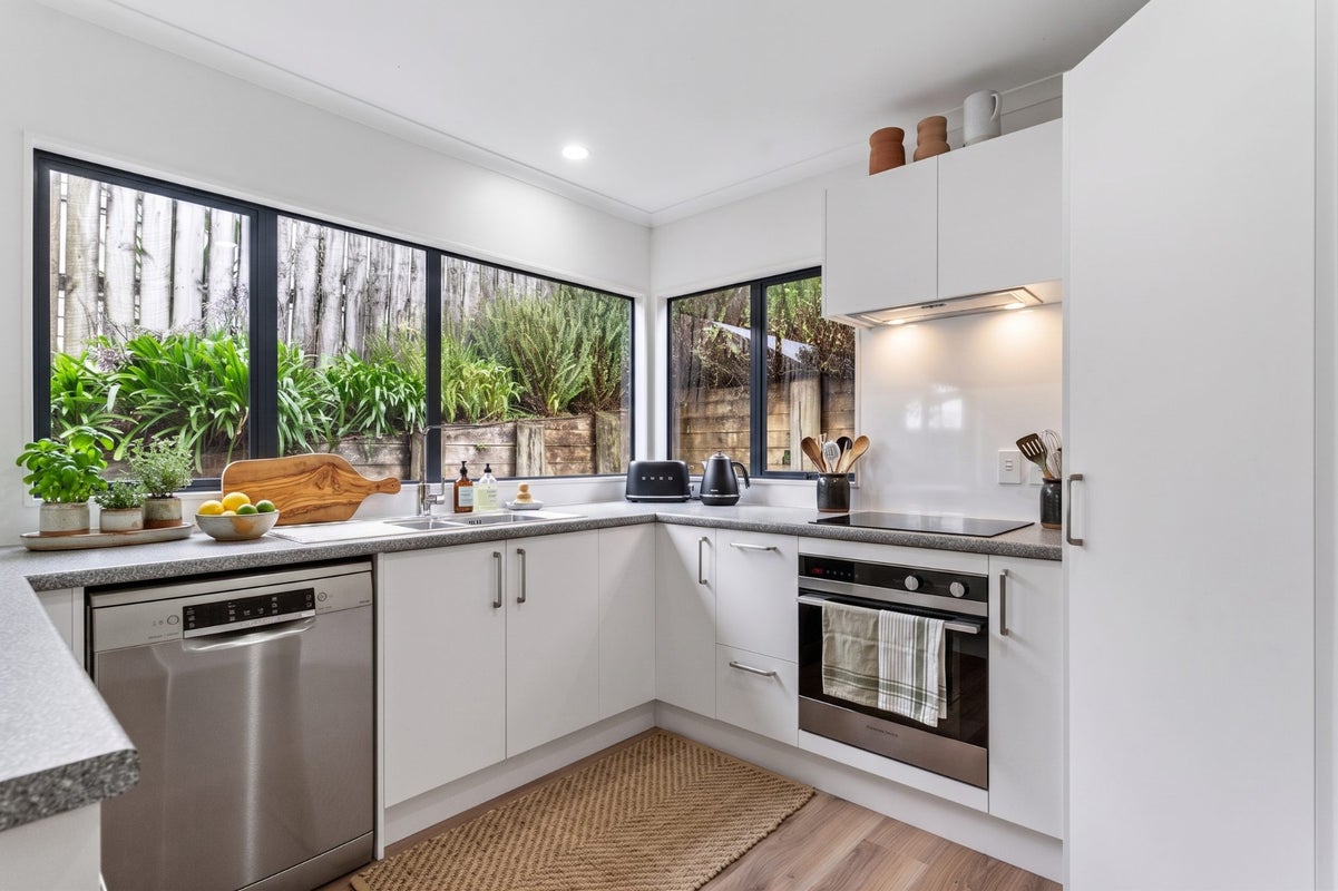 5/35 Highgrove Lane, Totara Vale, Auckland - Carousel 1