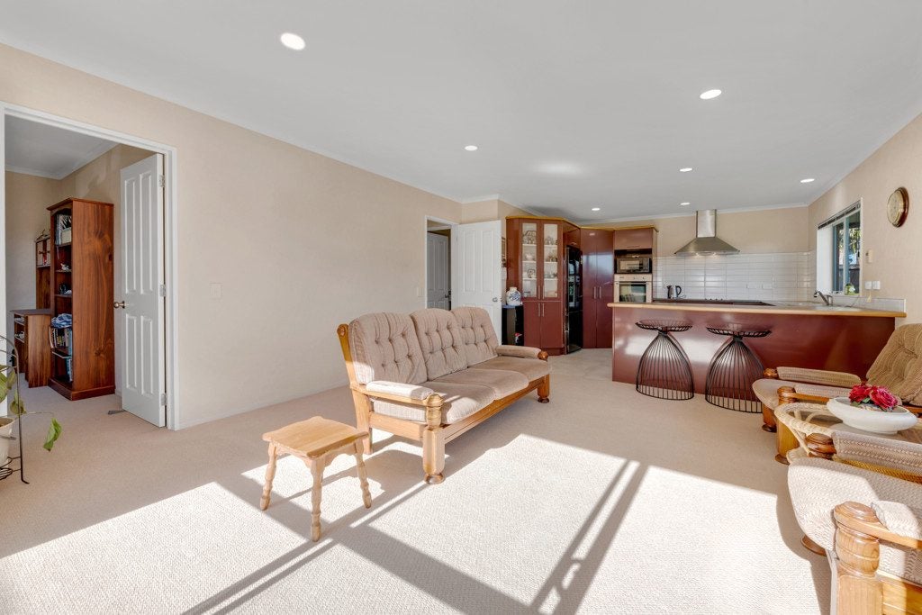 135 Middlefield Drive, Flat Bush, Auckland - Carousel 2
