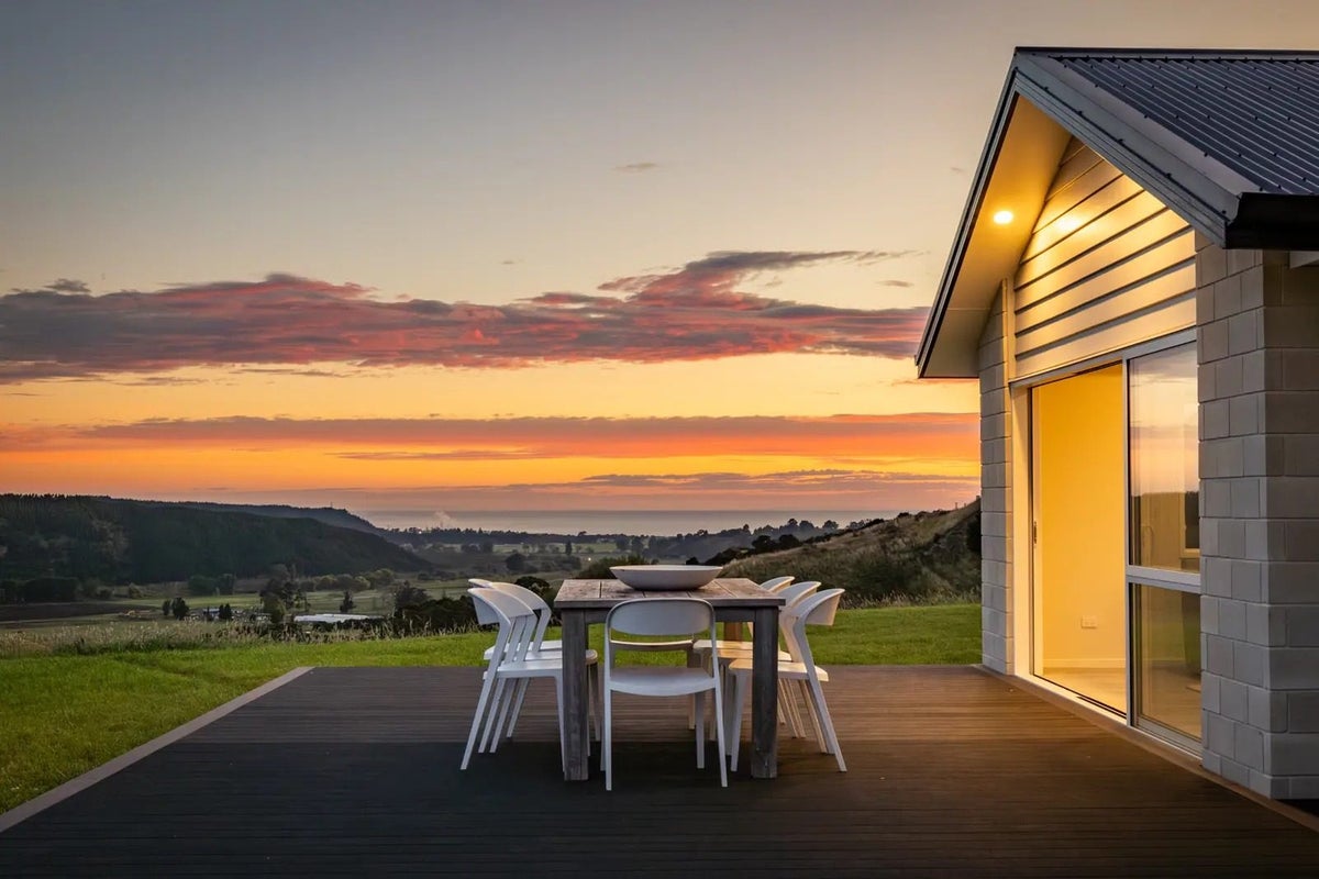 170 Eskridge Drive, Eskdale, Napier - Carousel 1