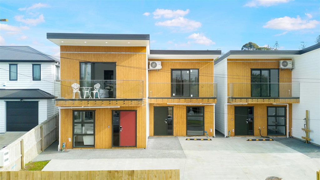 4/13 Sarona Avenue, Glen Eden, Auckland - Carousel 1
