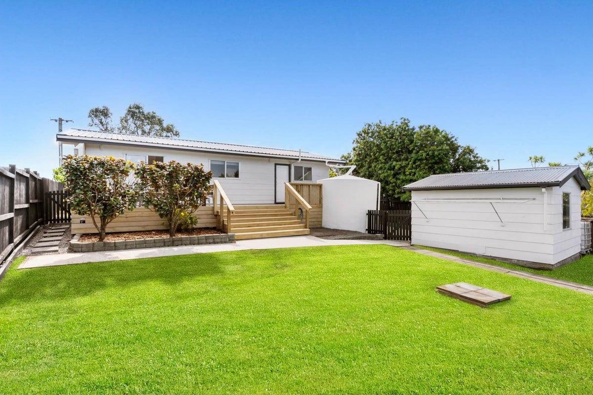 1373 Whangaparaoa Road, Army Bay, Whangaparaoa - Carousel 2