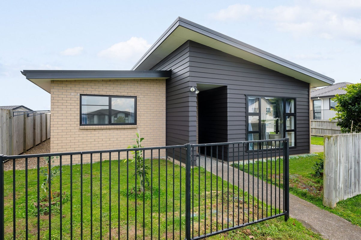80 Sylvester Crescent, Flagstaff, Hamilton - Carousel 2