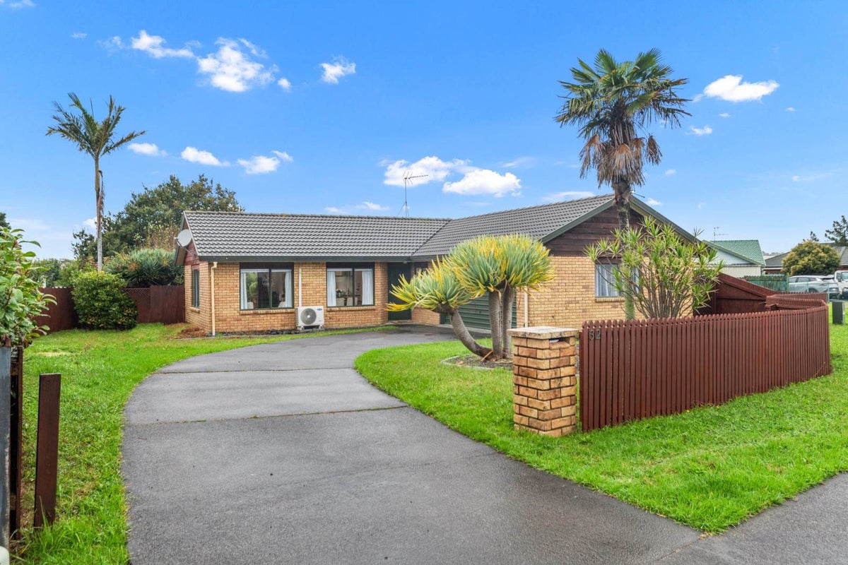 32 Davington Way, Burswood, Auckland - Carousel 1