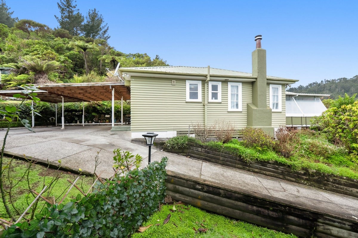 43 Moores Valley Road, Wainuiomata, Lower Hutt - Carousel 20