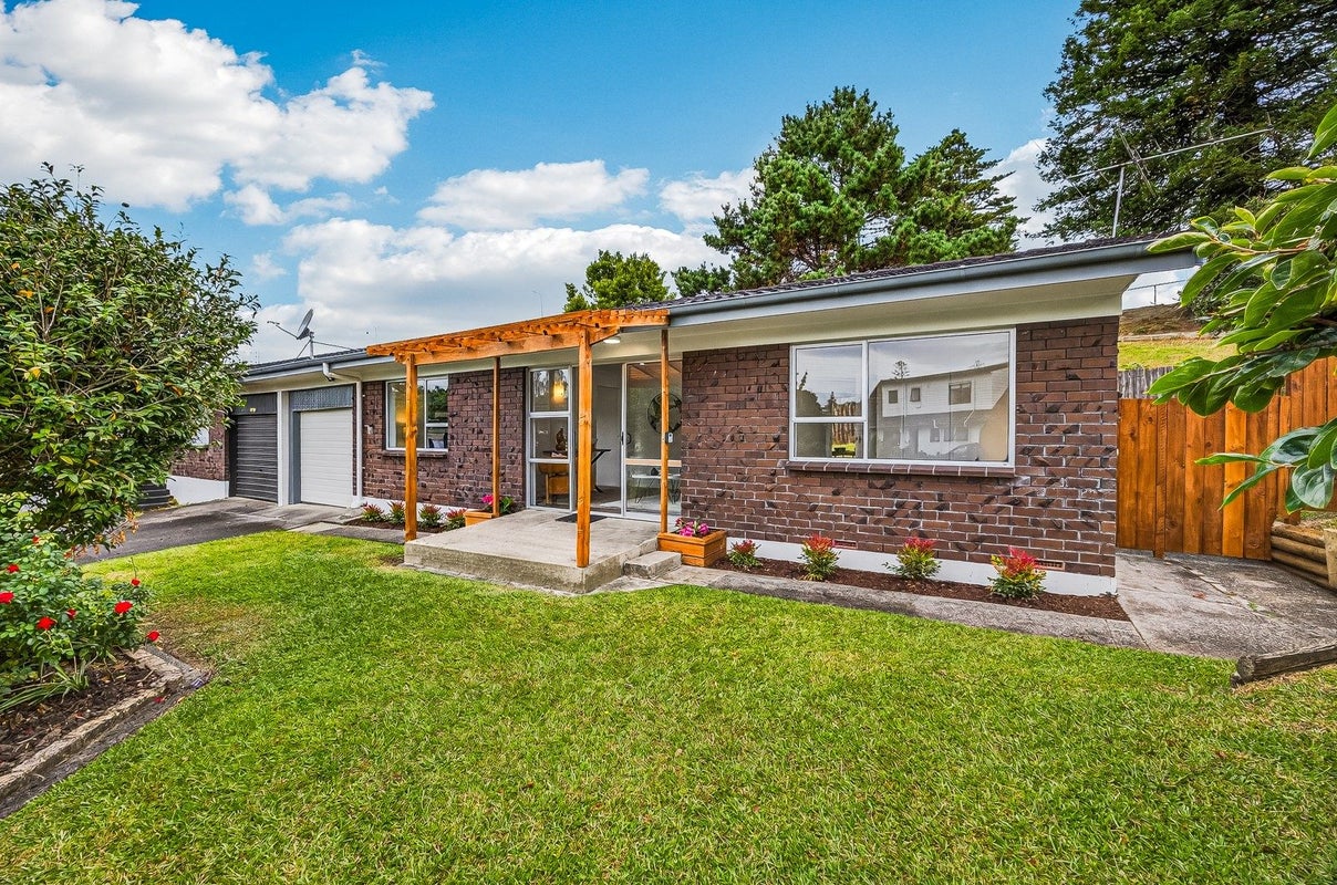 1/12 Landseer Place, Mount Roskill, Auckland - Carousel 1