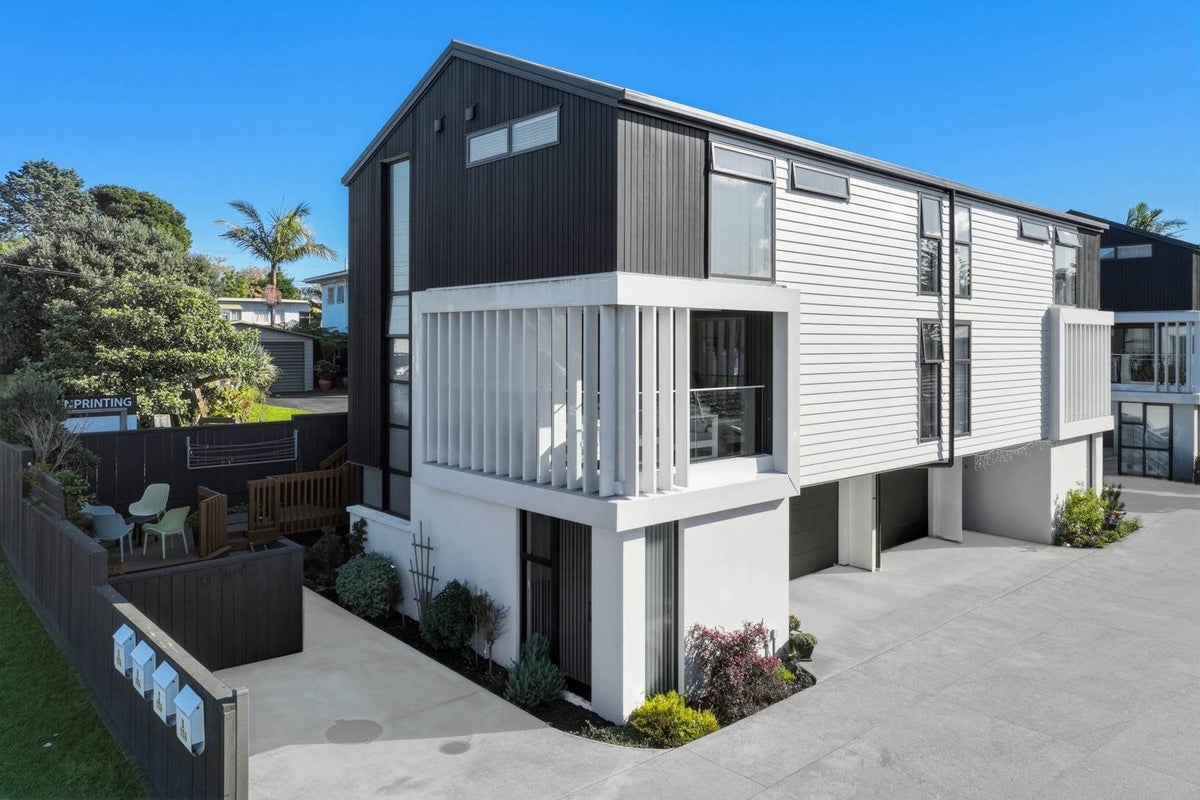 174A Archers Road, Glenfield, Auckland - Carousel 1