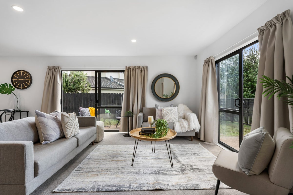 8 Bunker Rise, Golflands, Auckland - Carousel 2