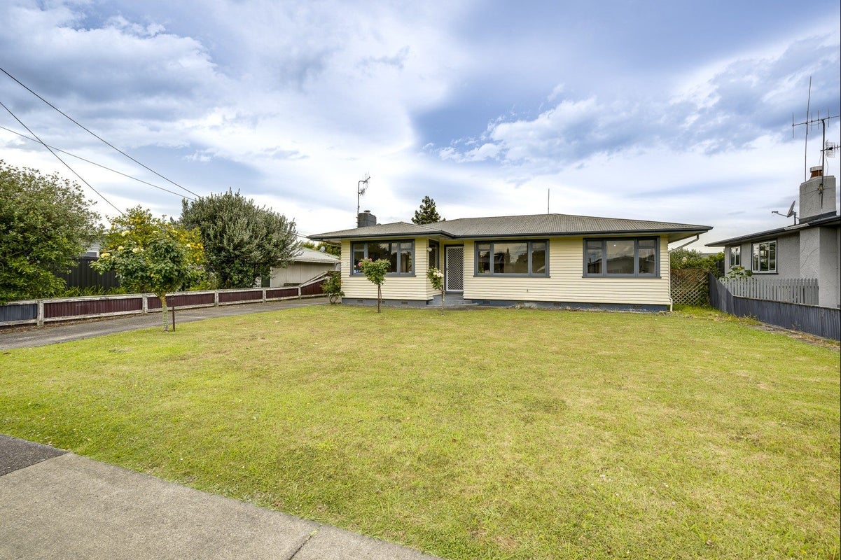 12 Trevelyan Street, Onekawa, Napier - Carousel 1
