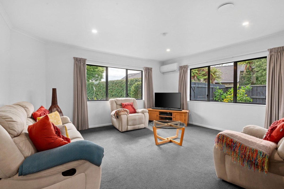 6 Bellona Place, Flagstaff, Hamilton - Carousel 2