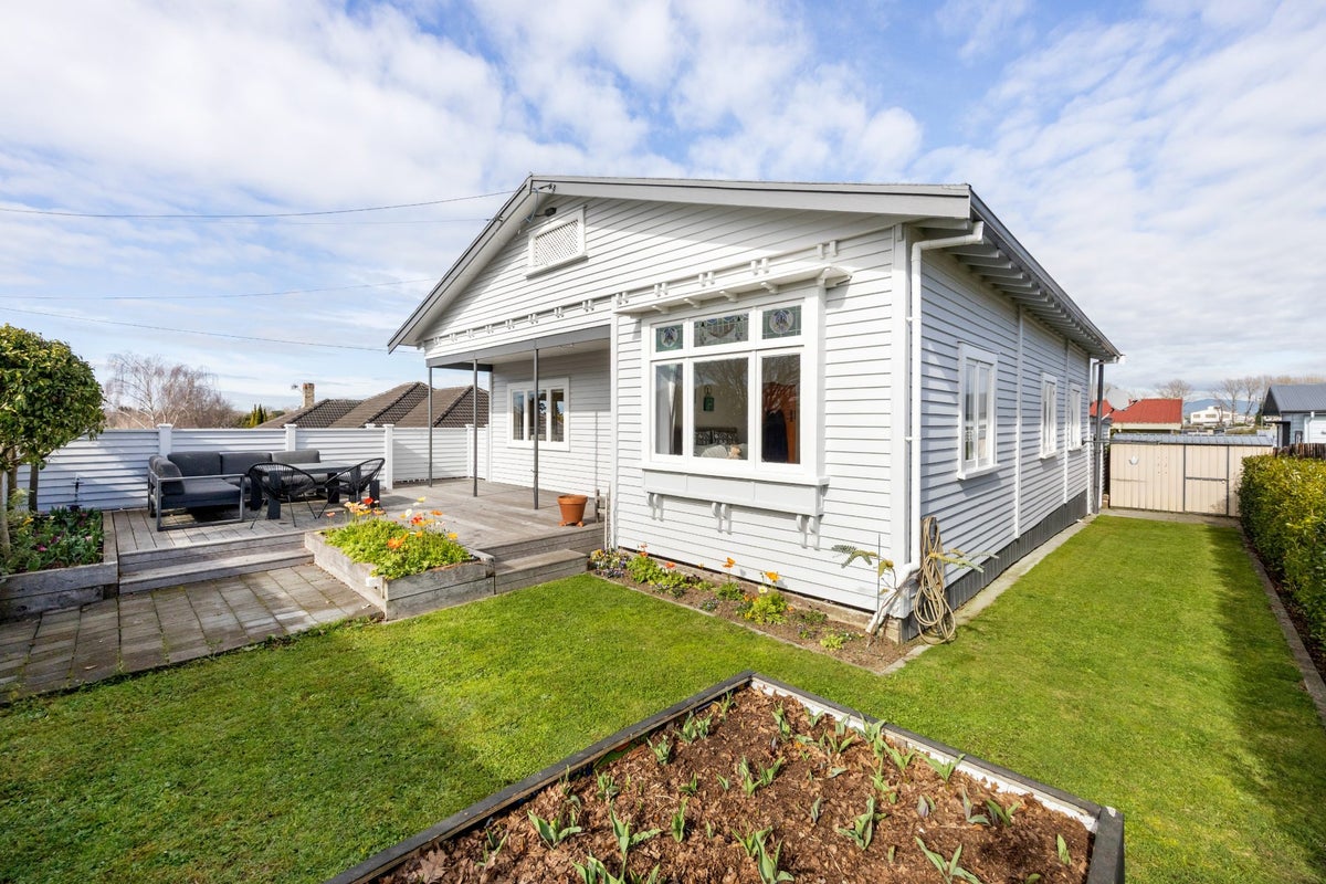 17 Matai Street, Maeroa, Hamilton - Carousel 2