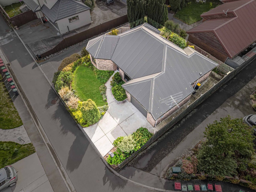 1/9 Netherby Lane, Shirley, Christchurch - Carousel 1