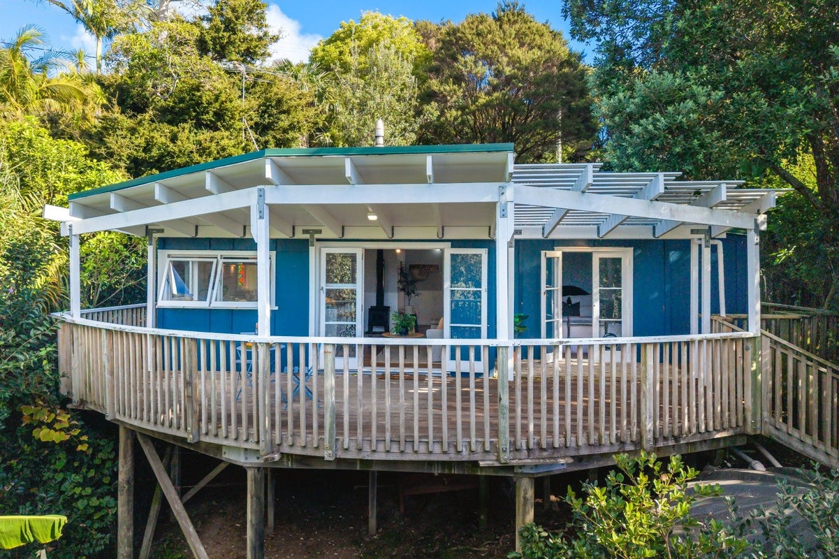 9 Causeway Road, Surfdale, Waiheke Island - Carousel 2