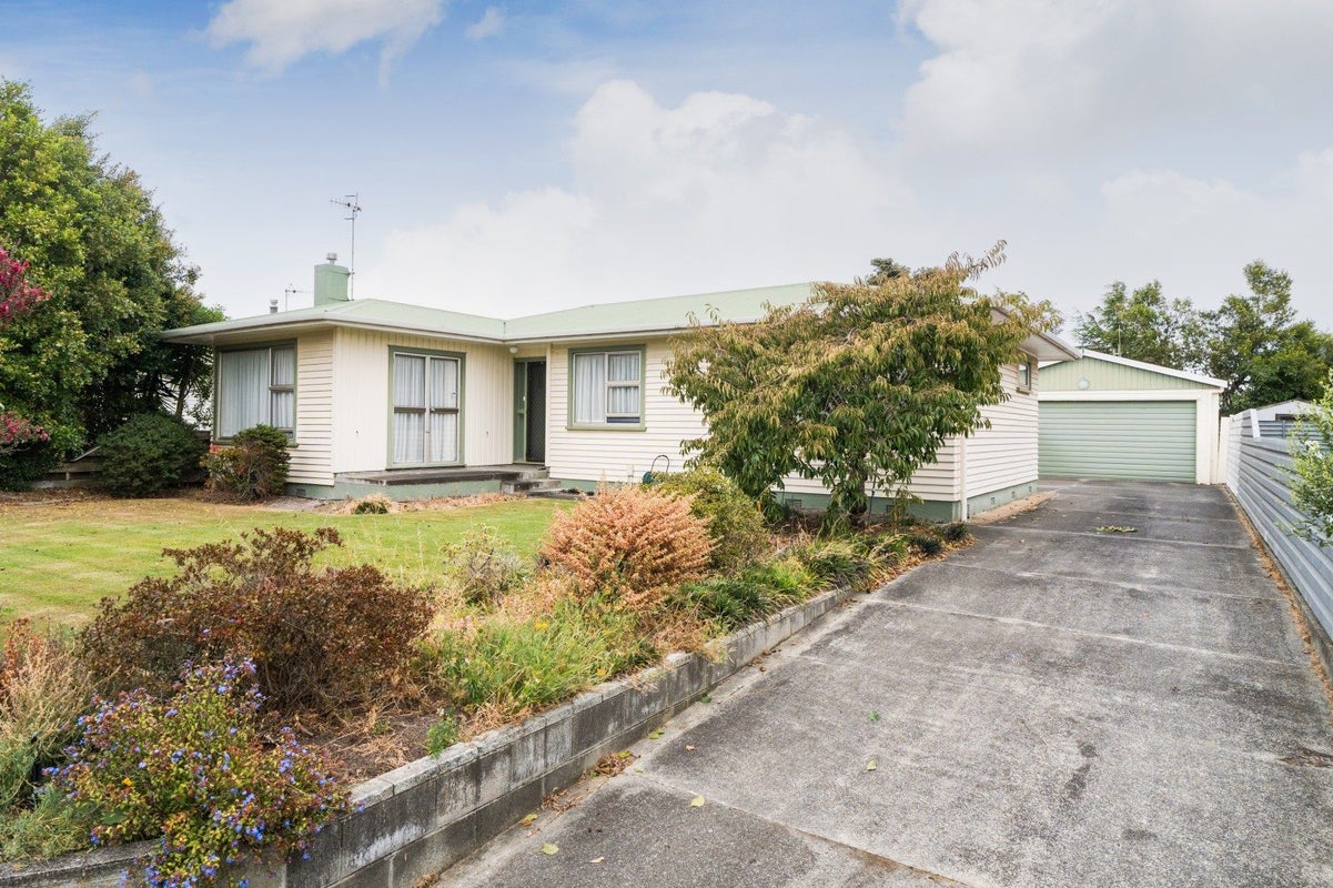 24 Anakiwa Street, Kelvin Grove, Palmerston North - Carousel 1