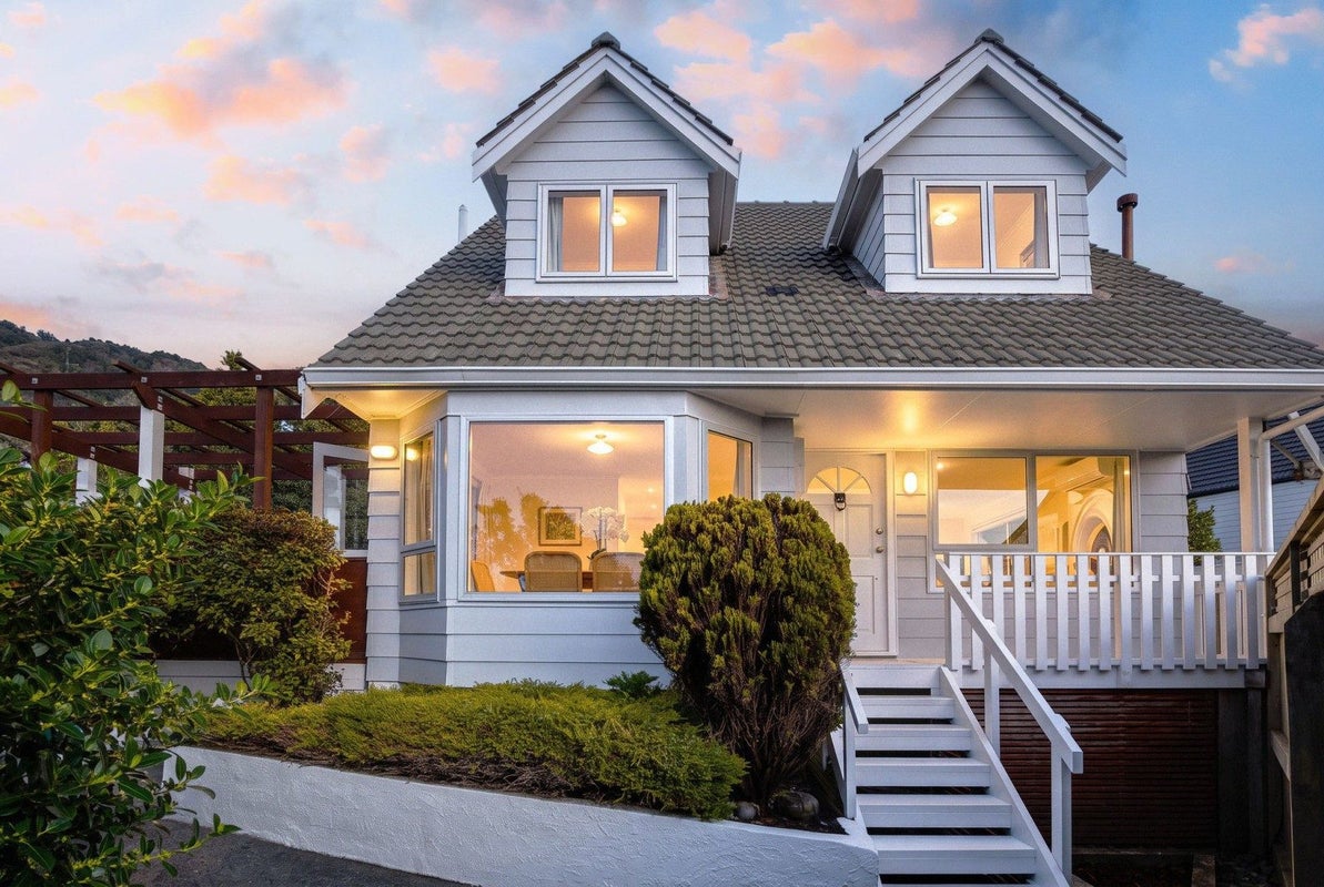 1 Anaheim Place, Churton Park, Wellington - Carousel 1