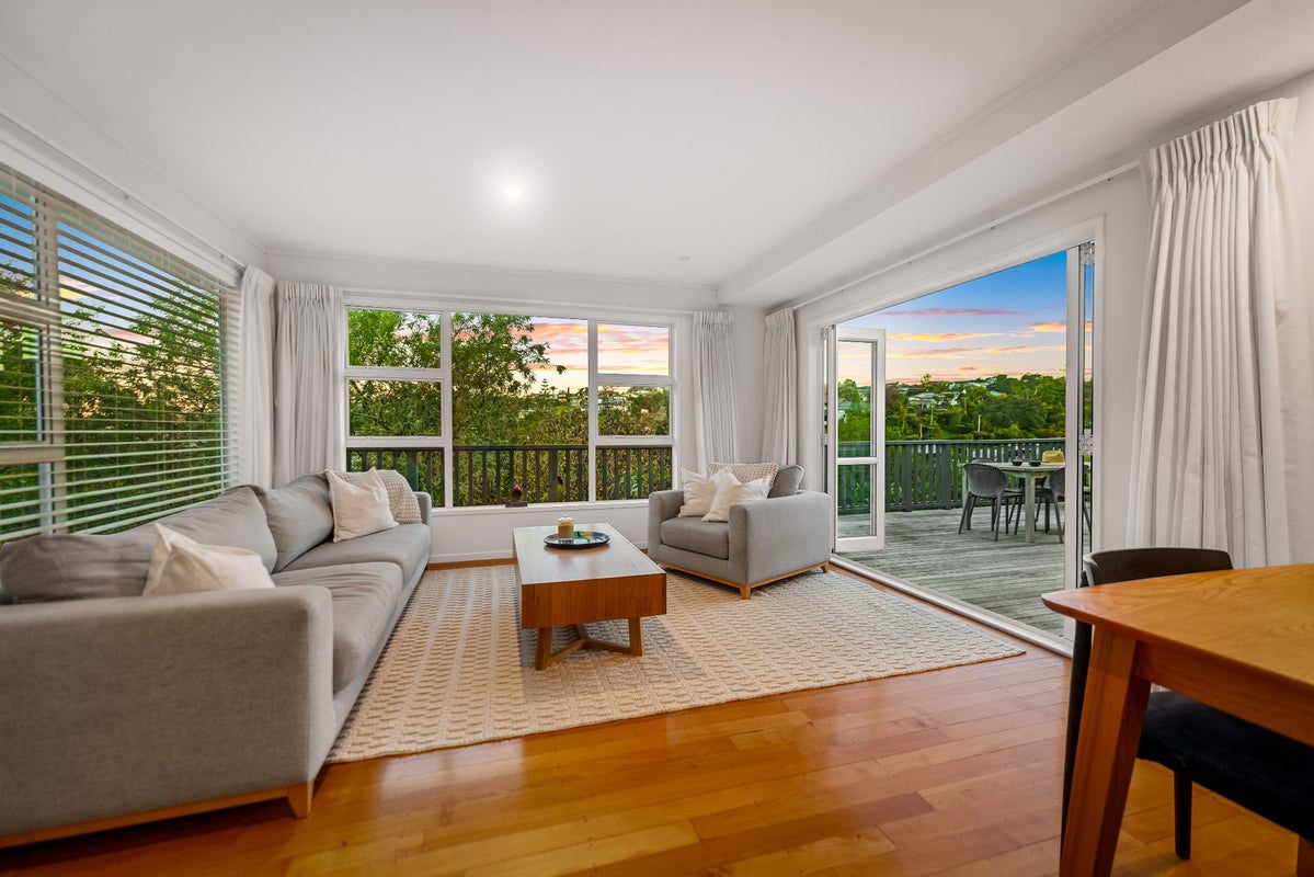 40 Peter Terrace, Castor Bay, Auckland - Carousel 2