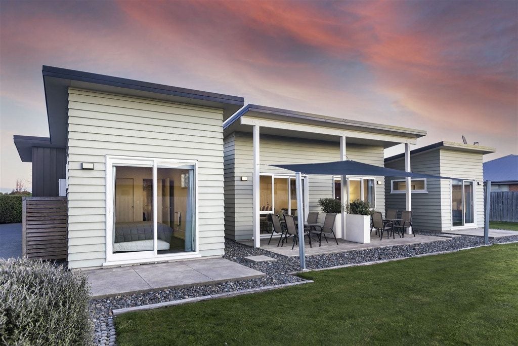 1 Pemberton Drive, Amberley, Amberley - Carousel 2
