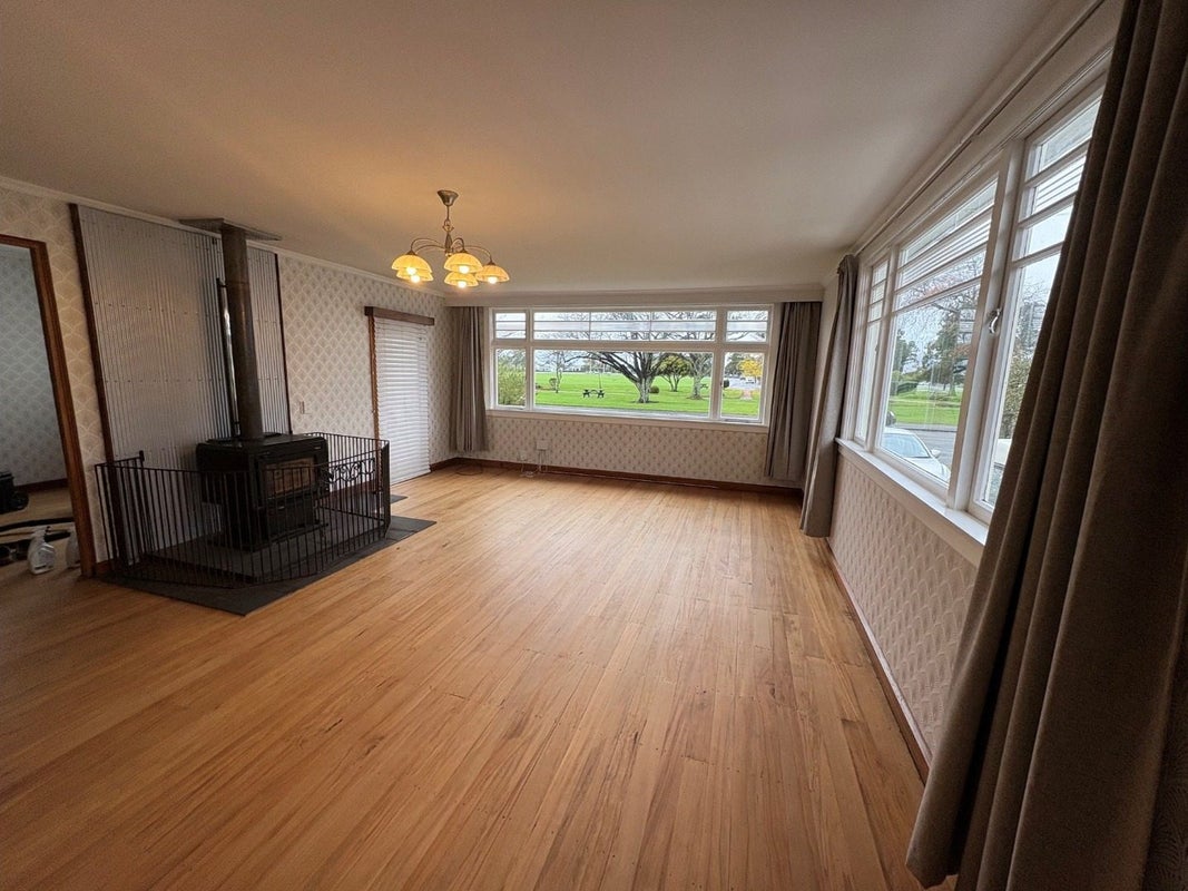 66 Russell Street, Westport, Westport - Carousel 2