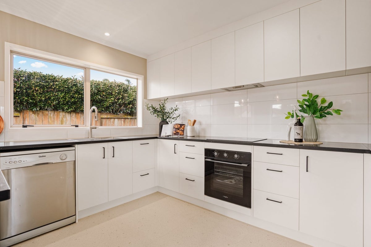 11 Waterford Park Drive, Papamoa Beach, Papamoa - Carousel 2