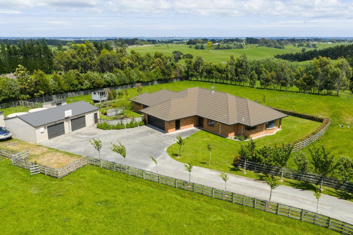 61 Mount Stewart Halcombe Road, Sanson, Palmerston North - Carousel 1