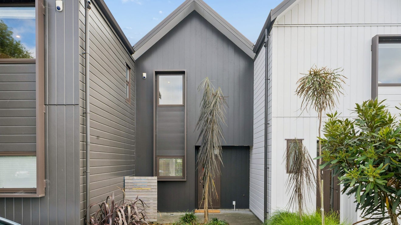 7 Ron Deal way, Epuni, Lower Hutt - Carousel 1