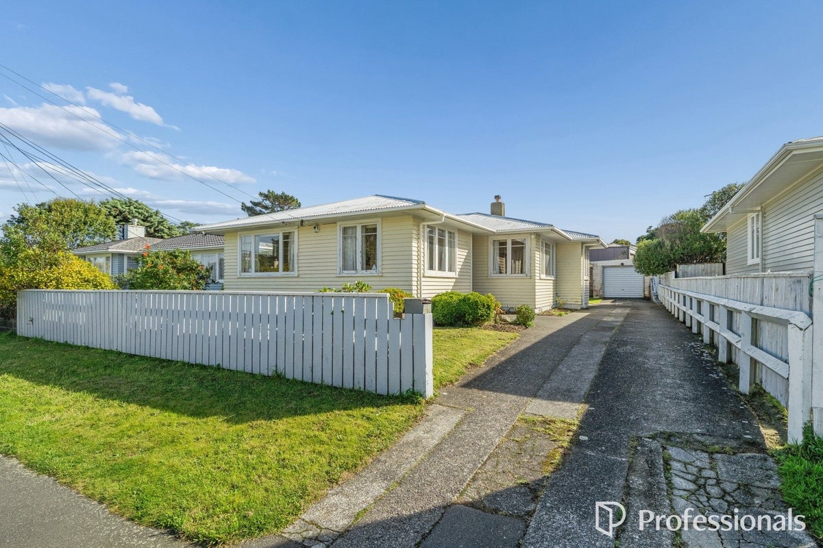 15 Kenmore Street, Newlands, Wellington - Carousel 2