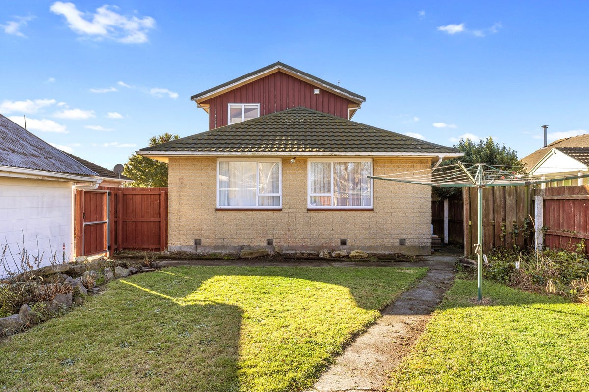 33 Frensham Crescent, Woolston, Christchurch - Carousel 2