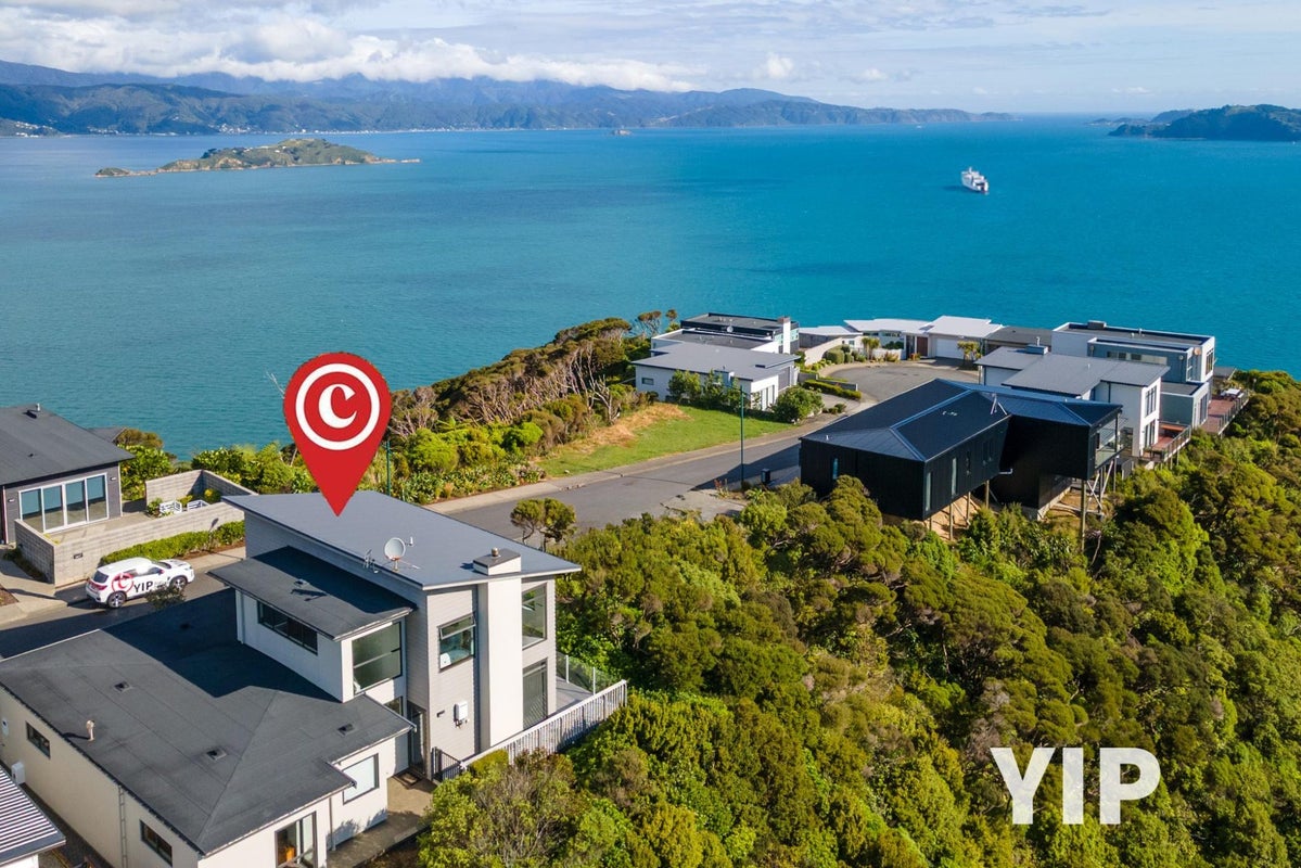 14 Cromwell Point, Newlands, Wellington - Carousel 2