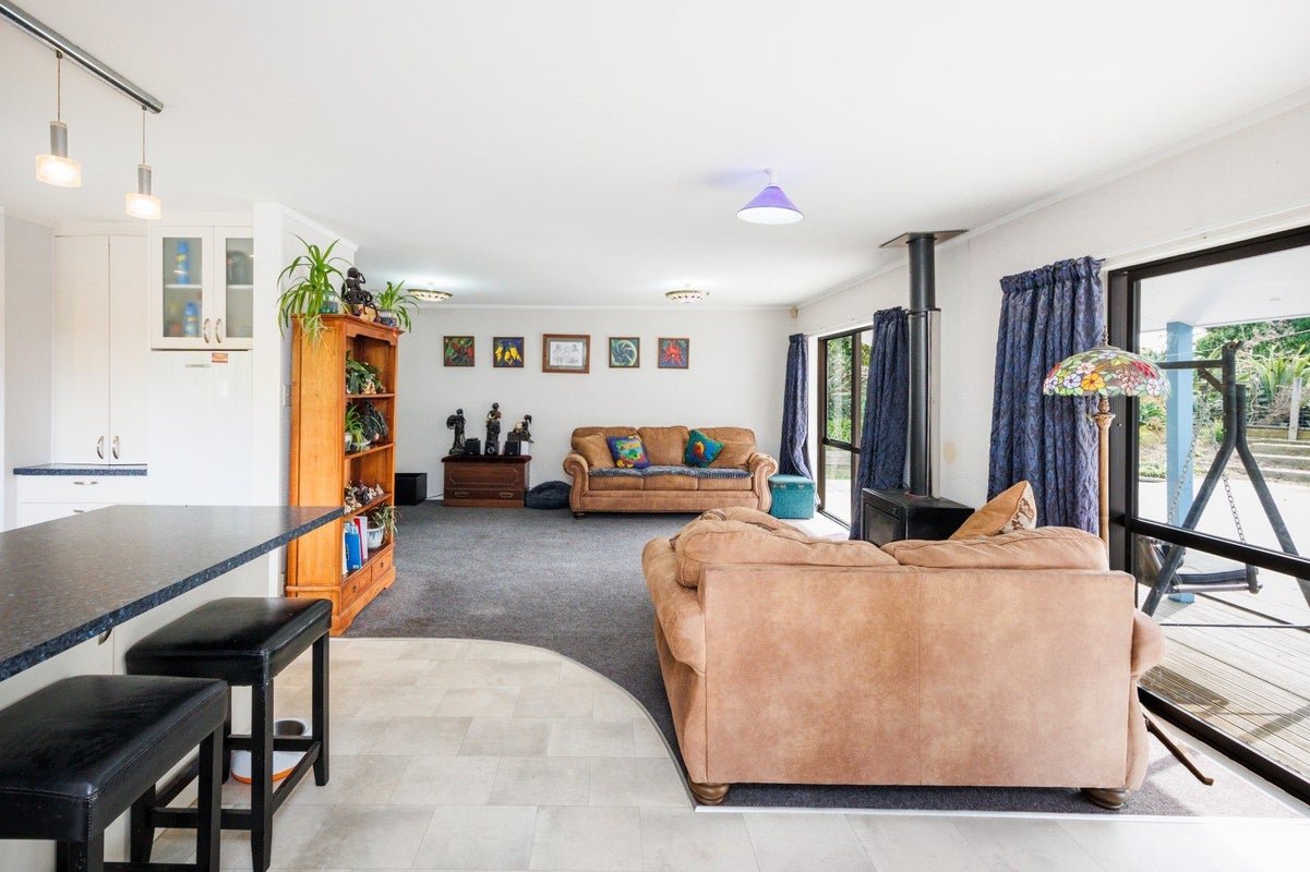 93 Benmore Avenue, Cloverlea, Palmerston North - Carousel 2