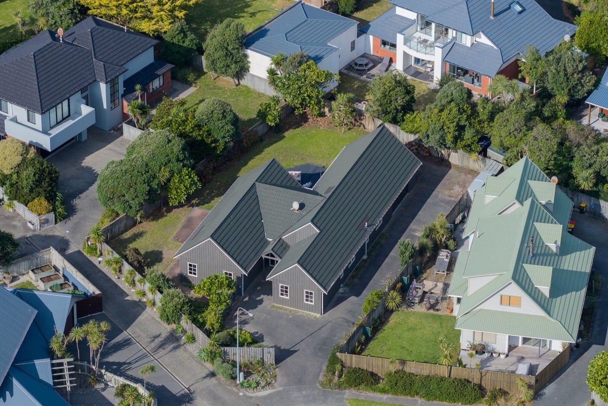 14 Olliver Grove, Waikanae Beach, Waikanae - Carousel 2