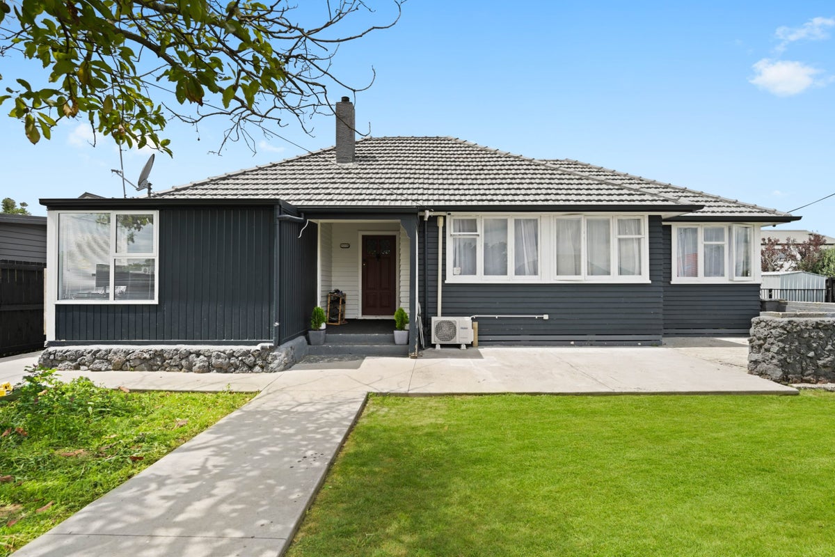 22 Willis Street, Bader, Hamilton - Carousel 1