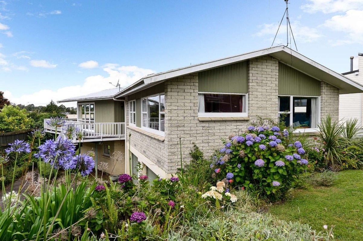 5 Pelorus Street, Glenview, Hamilton - Carousel 1