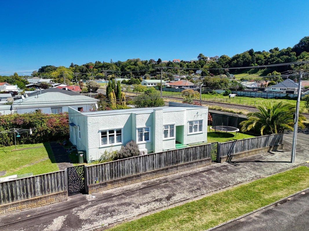 53 Alexander Street, Whanganui, Whanganui - Carousel 1