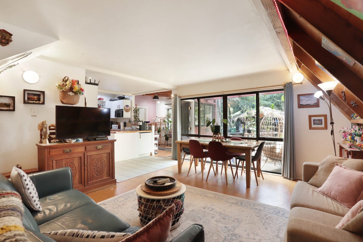 828 West Coast Road, Oratia, Auckland - Carousel 1