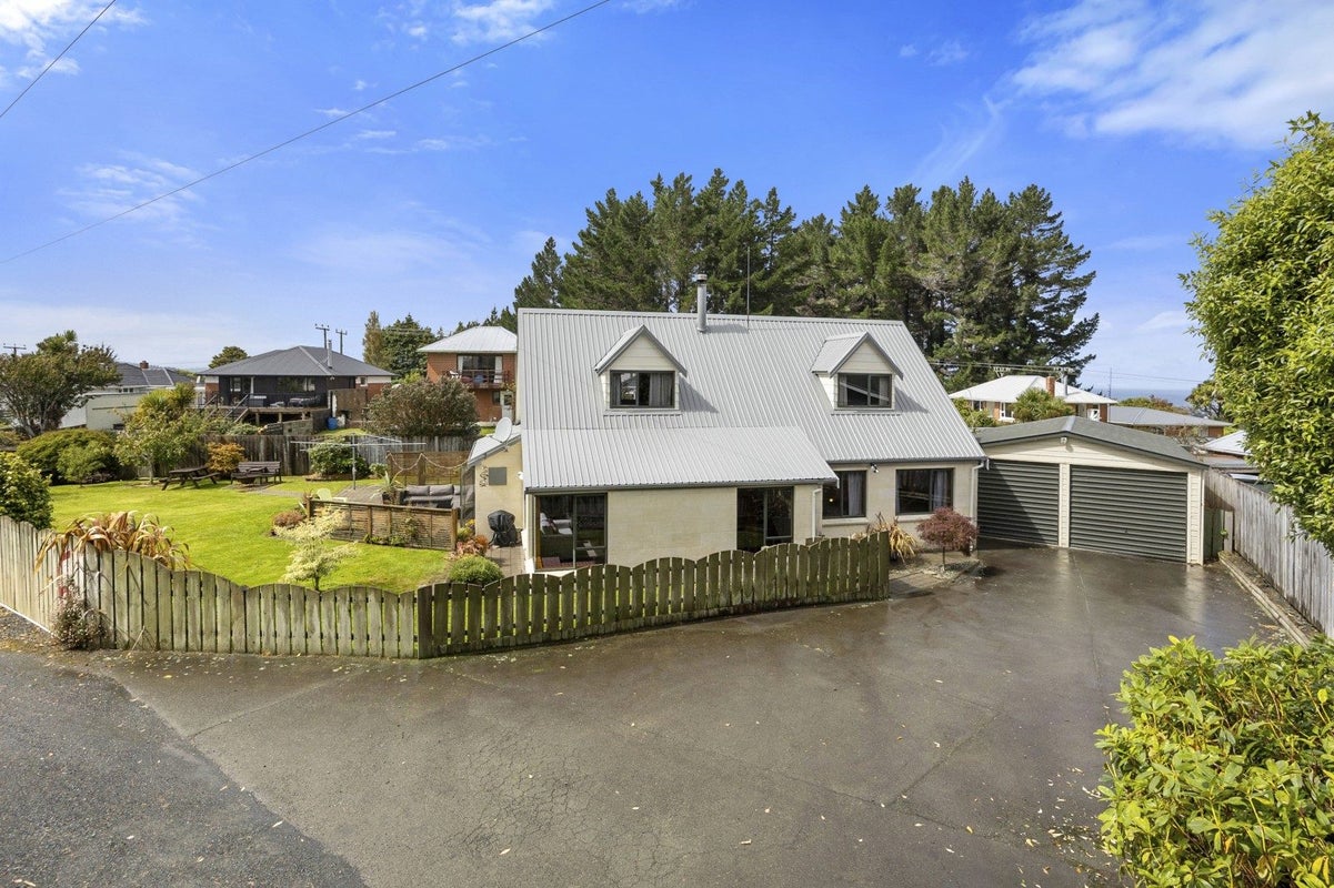 6 Tilburn Street, Halfway Bush, Dunedin - Carousel 1