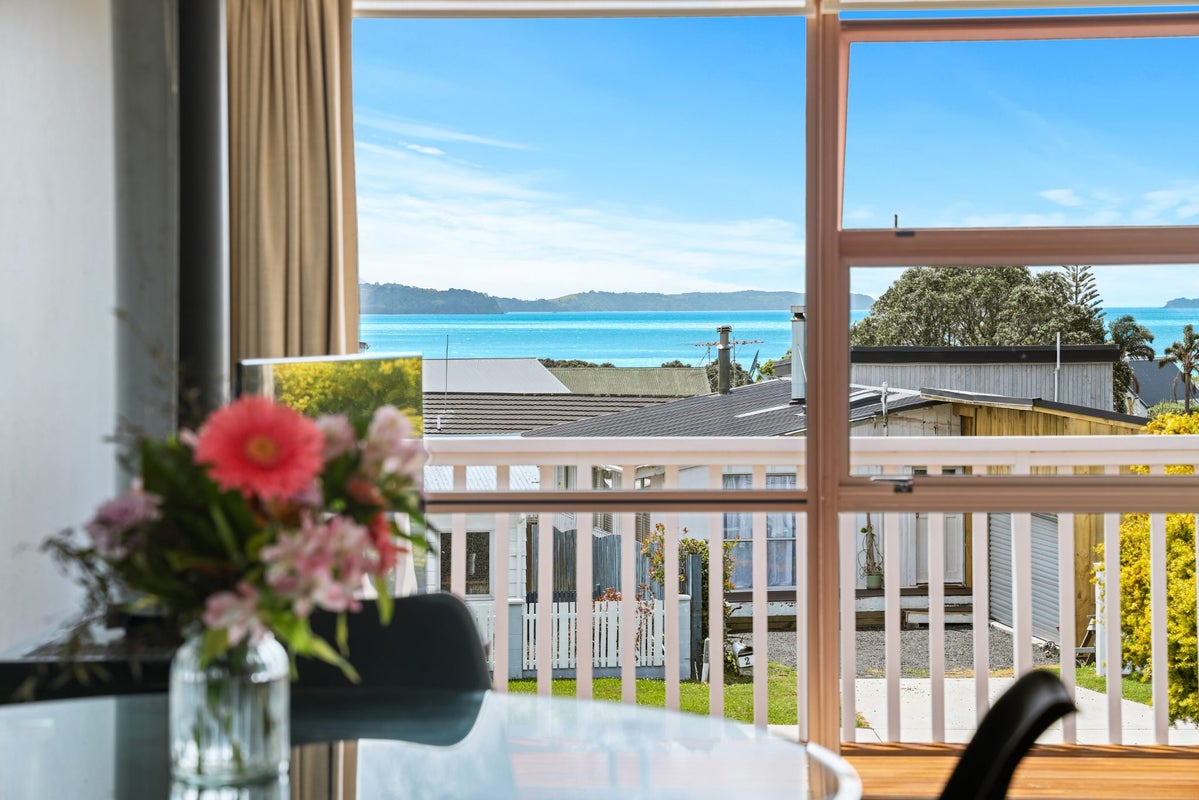 3 Kauri Crescent, Snells Beach, Snells Beach - Carousel 1