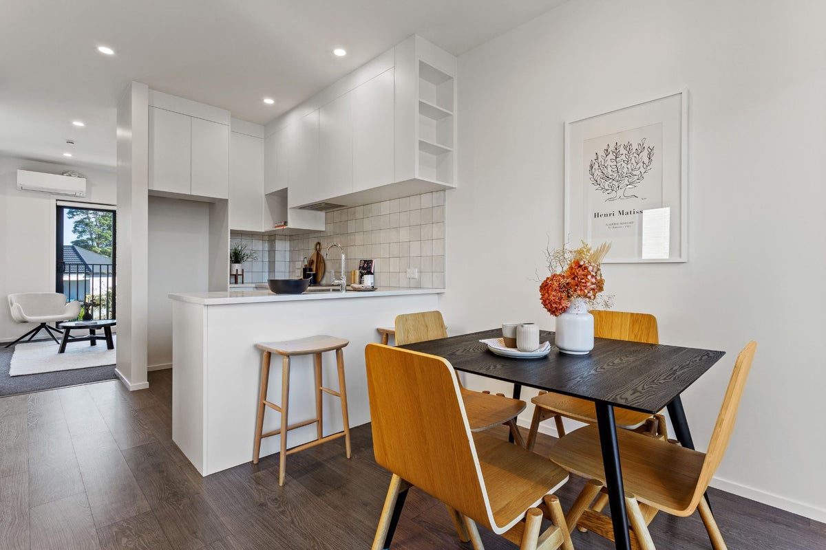 4/28 Westgate Drive, Westgate, Auckland - Carousel 1