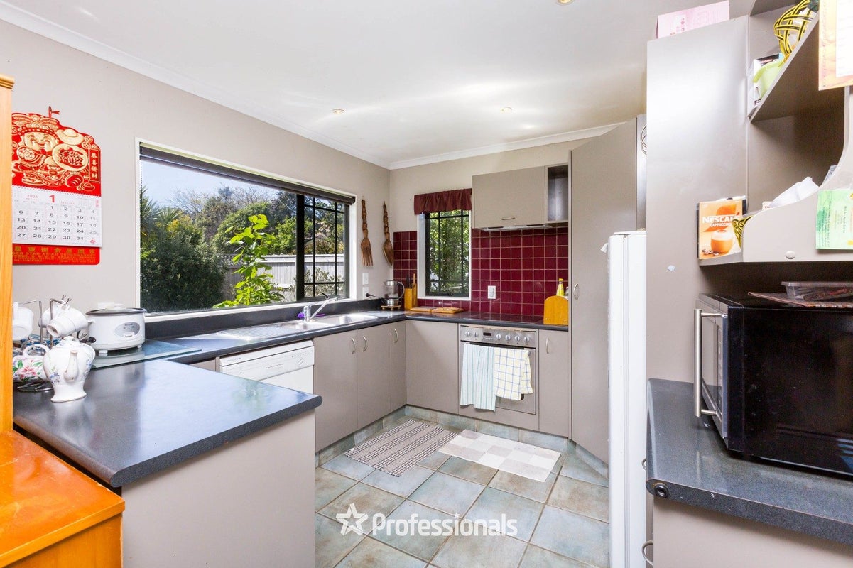 22 Carlow Grove, Birchville, Upper Hutt - Carousel 2