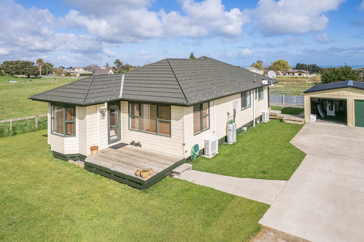 15 Rangitatau Road, PAKARAKA, WHANGANUI - Carousel 1