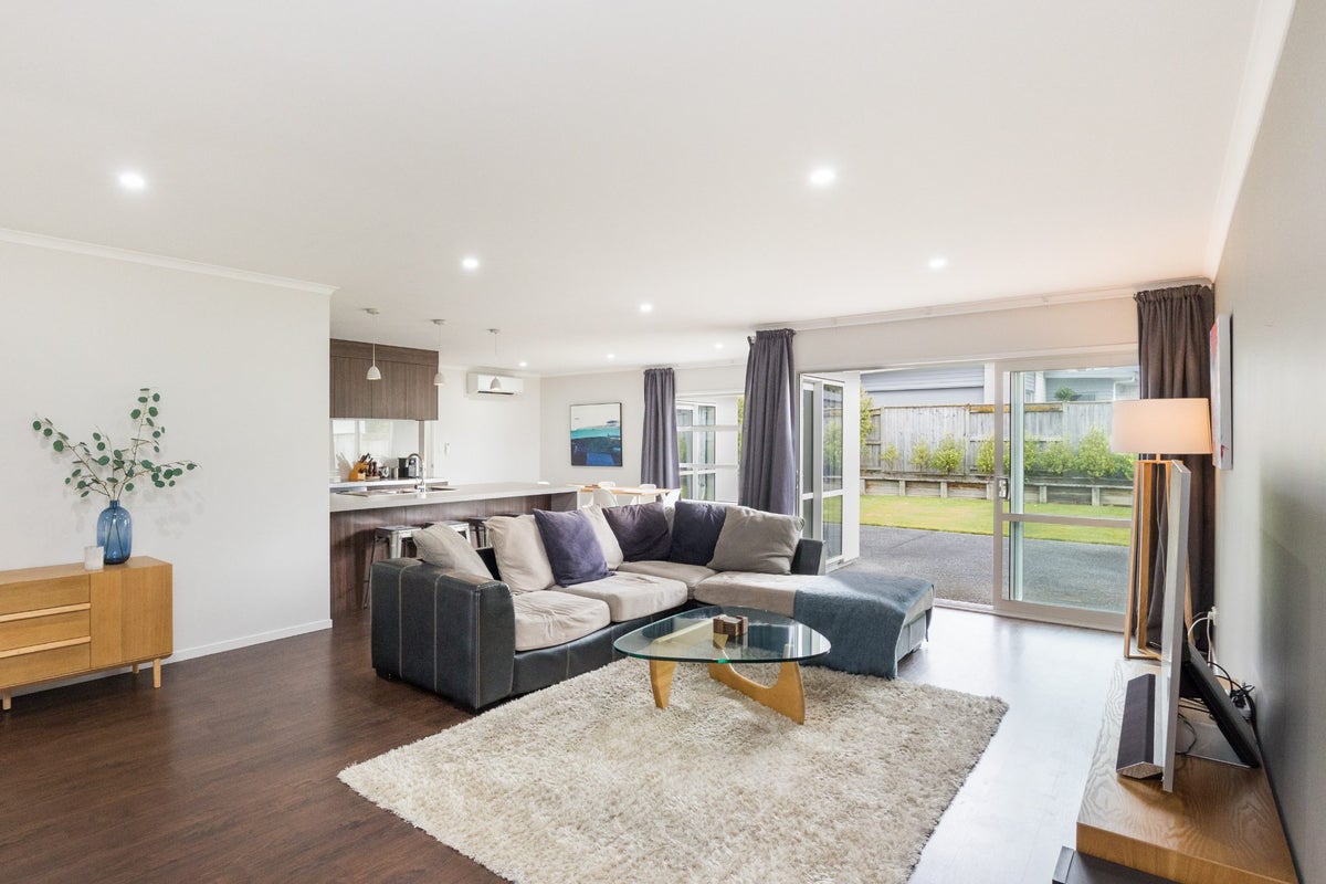 15 Coutts Way, Fitzherbert, Palmerston North - Carousel 2