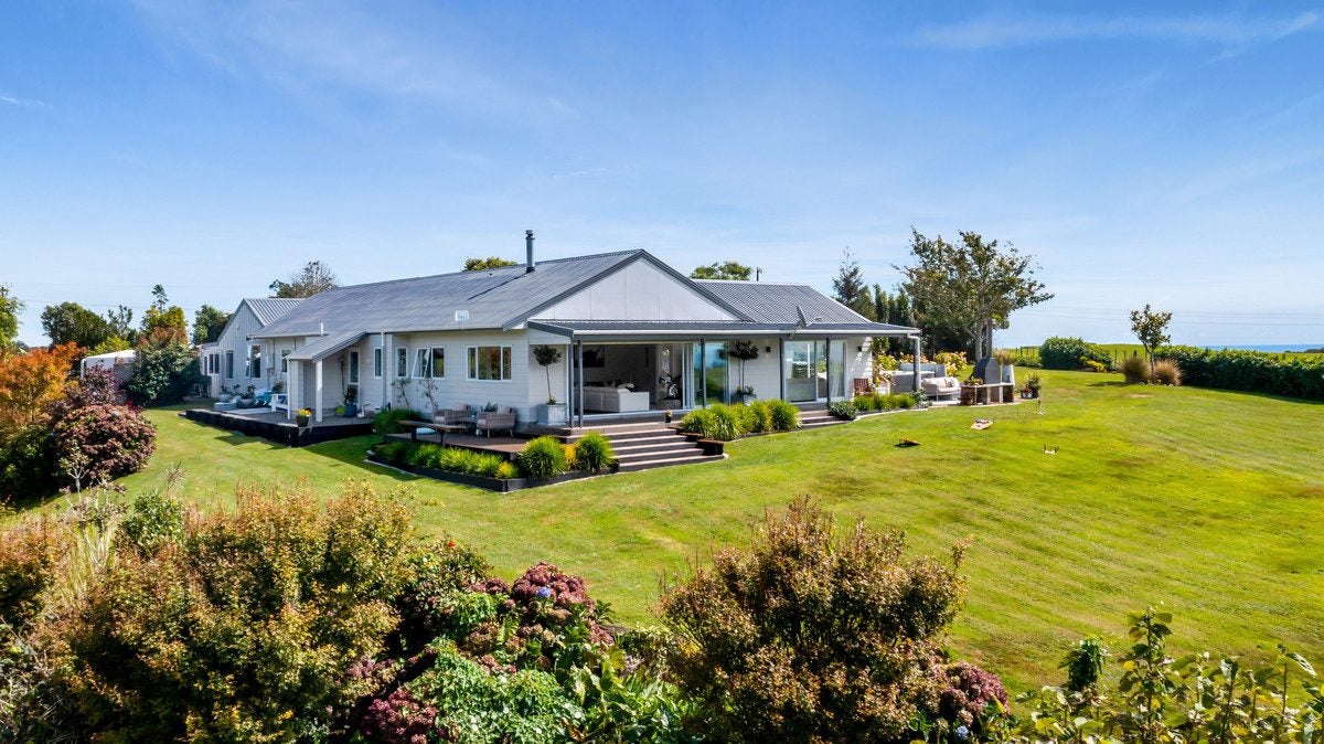 203 Upper Timaru Road, Pitone, New Plymouth - Carousel 1