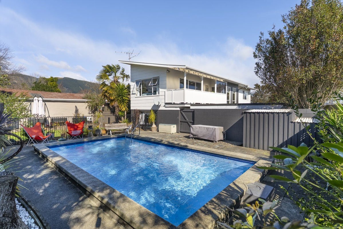 5 Shelley Crescent, Stoke, Nelson - Carousel 2