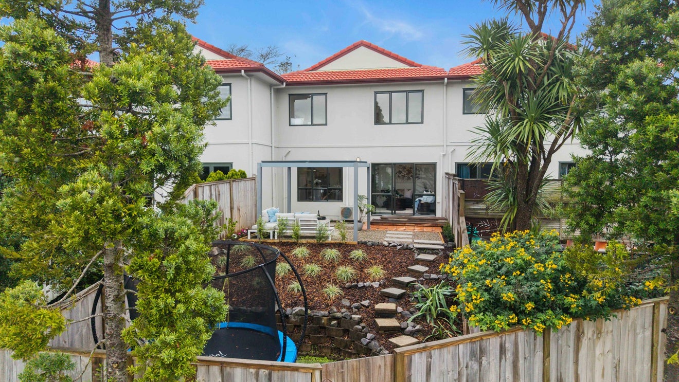 2/42 Fields Parade, Oteha, Auckland - Carousel 1