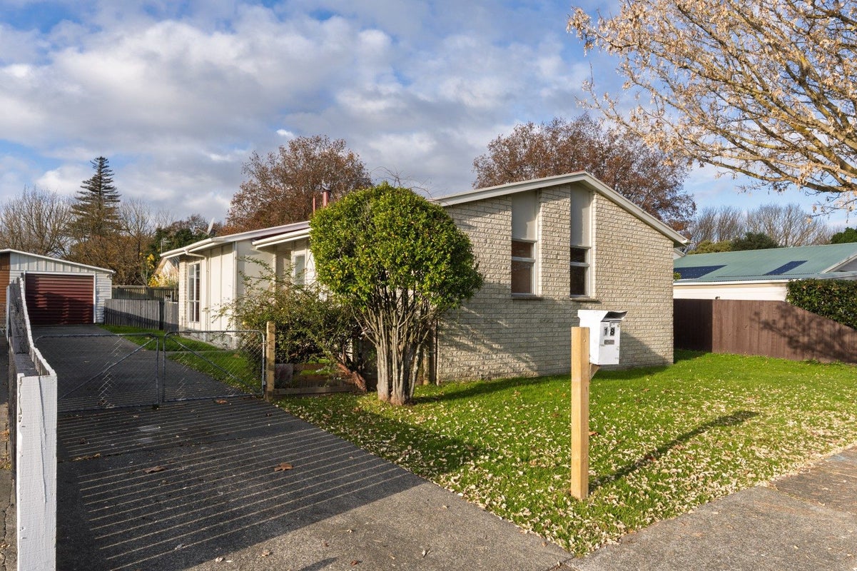 18 Loisel Street, Riverdale, Gisborne - Carousel 1
