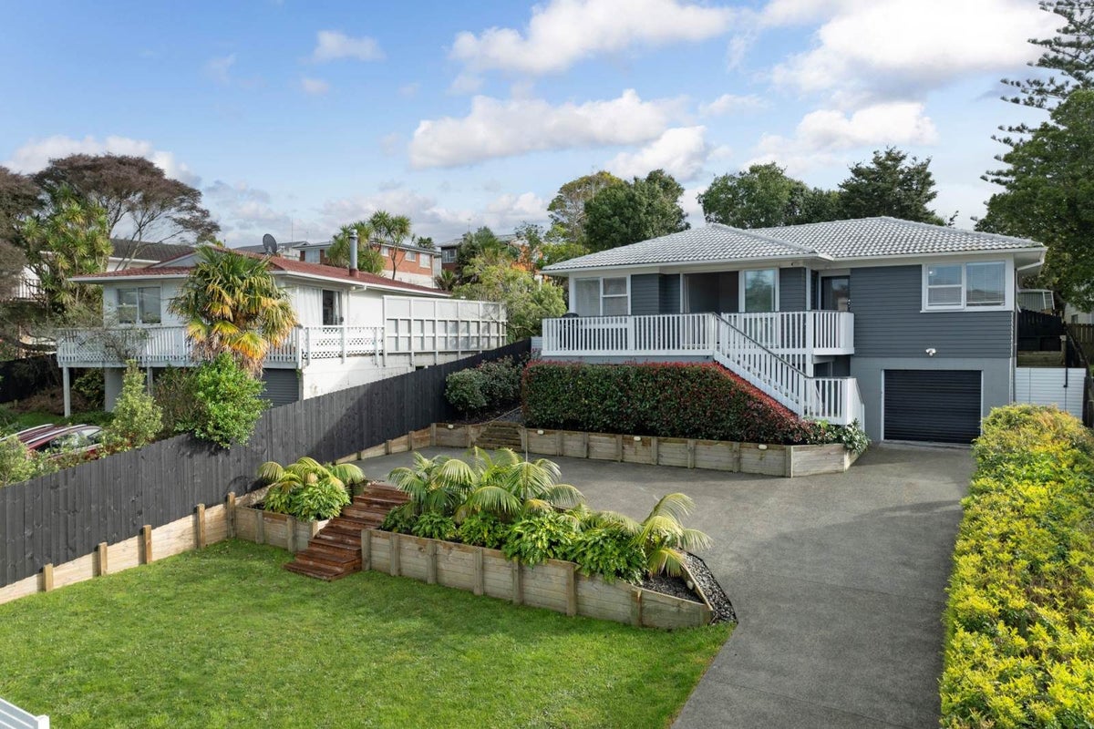 17 Temuri Place, Glendene, Auckland - Carousel 1